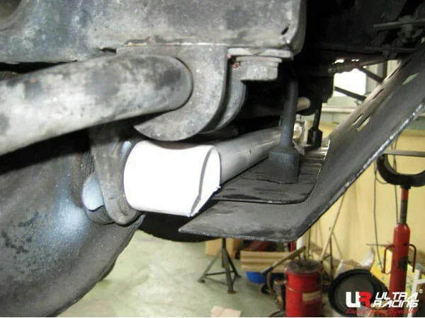 Ultra Racing Tata Telcoline (X2) 2.0 MT 88-07 UltraRacing 2-Point Front Lower Tiebar (904) UR-LA2-904